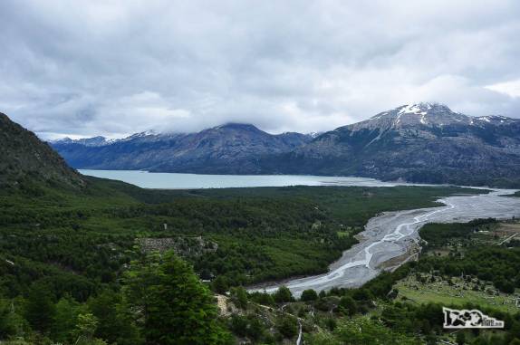 Durante a caminhada para o Glaciar do Rio Mosco, uma visão do belo vale onde está Villa O'Higgins, última cidade da Carretera Austral, no sul do Chile